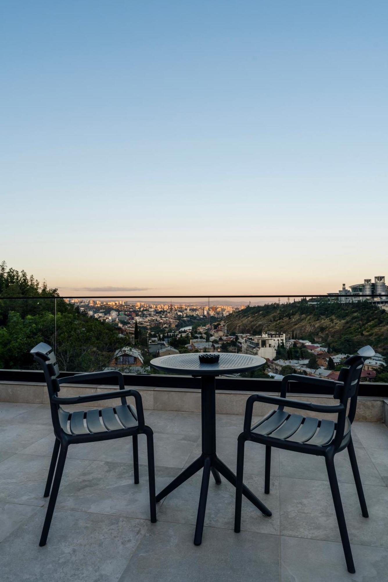 Solridge Aparthotel Tbilisi Buitenkant foto